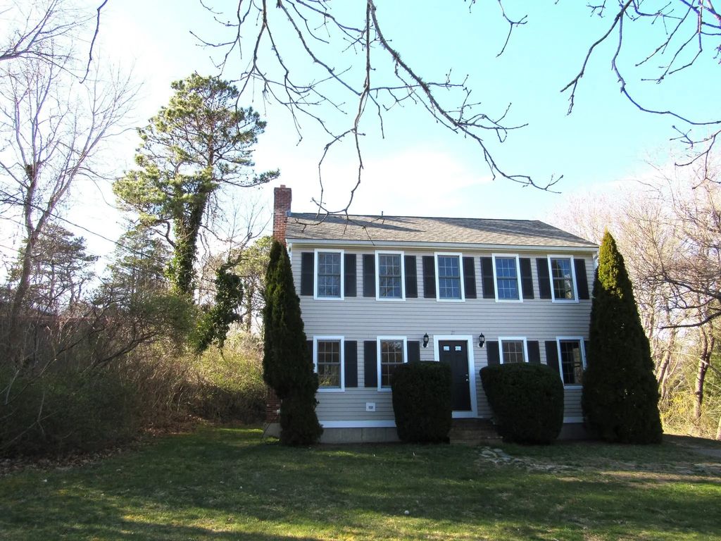 27 Sachem Dr, Bourne