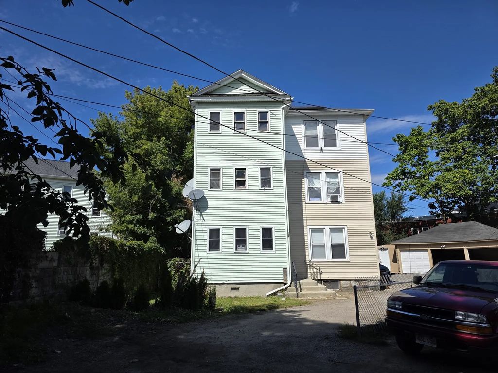 14 Douglas Ct #3rd Fl, Worcester