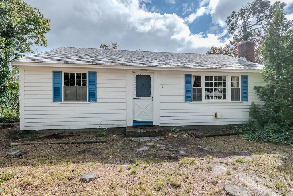 6 Kibby Ln, Dennis