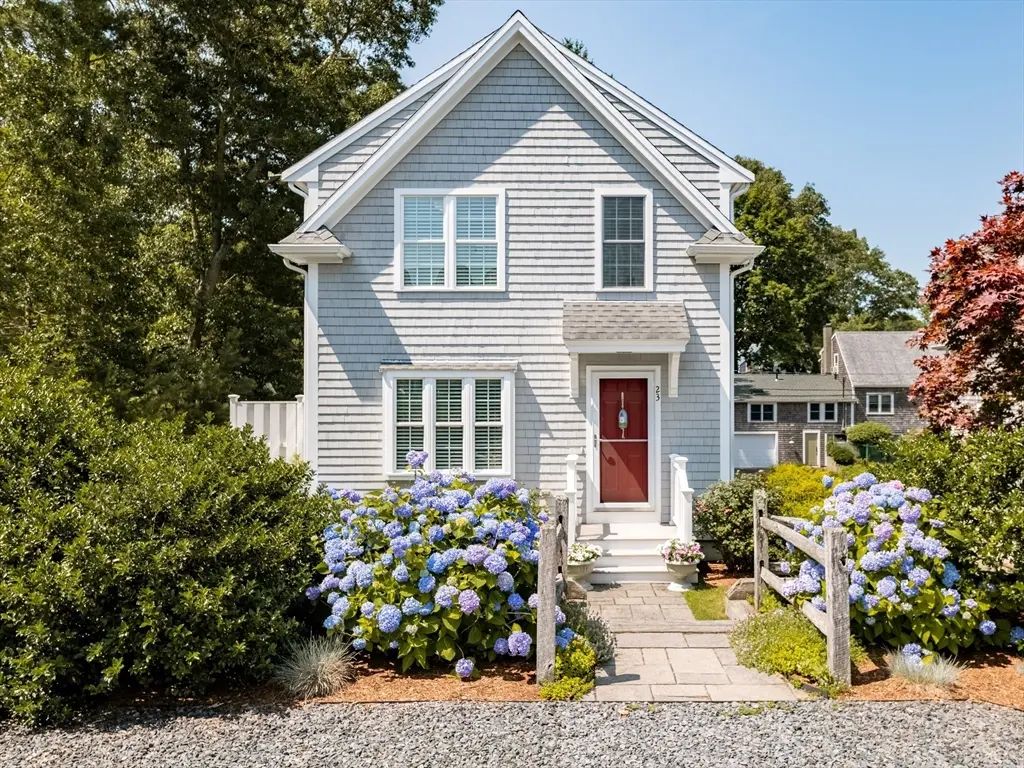 23 Puritan Way, Duxbury