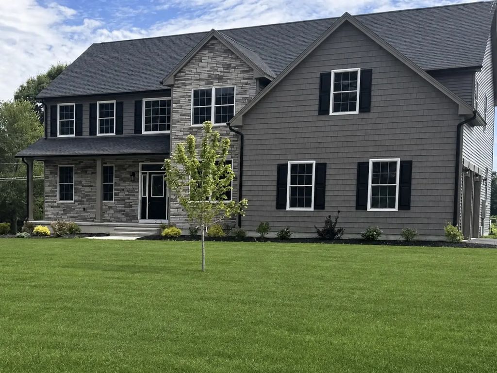 2 Scarlett Drive, East Longmeadow