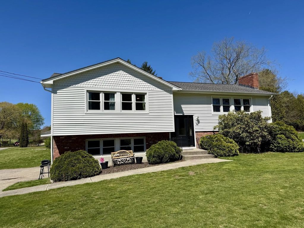76 Airport Rd, Dudley