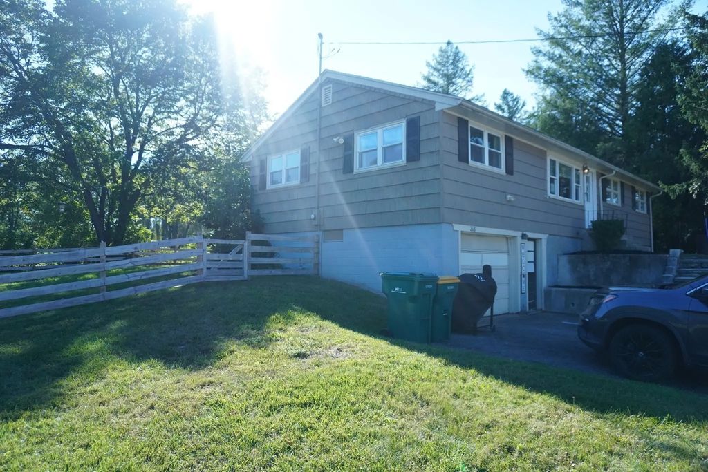 268 Sterling St, Lancaster