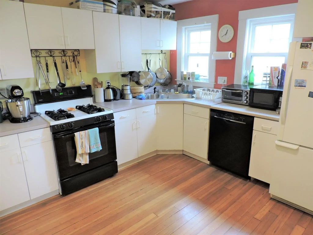 86 Henry St ##1, Cambridge
