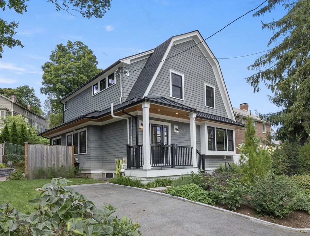 579 Centre St, Newton