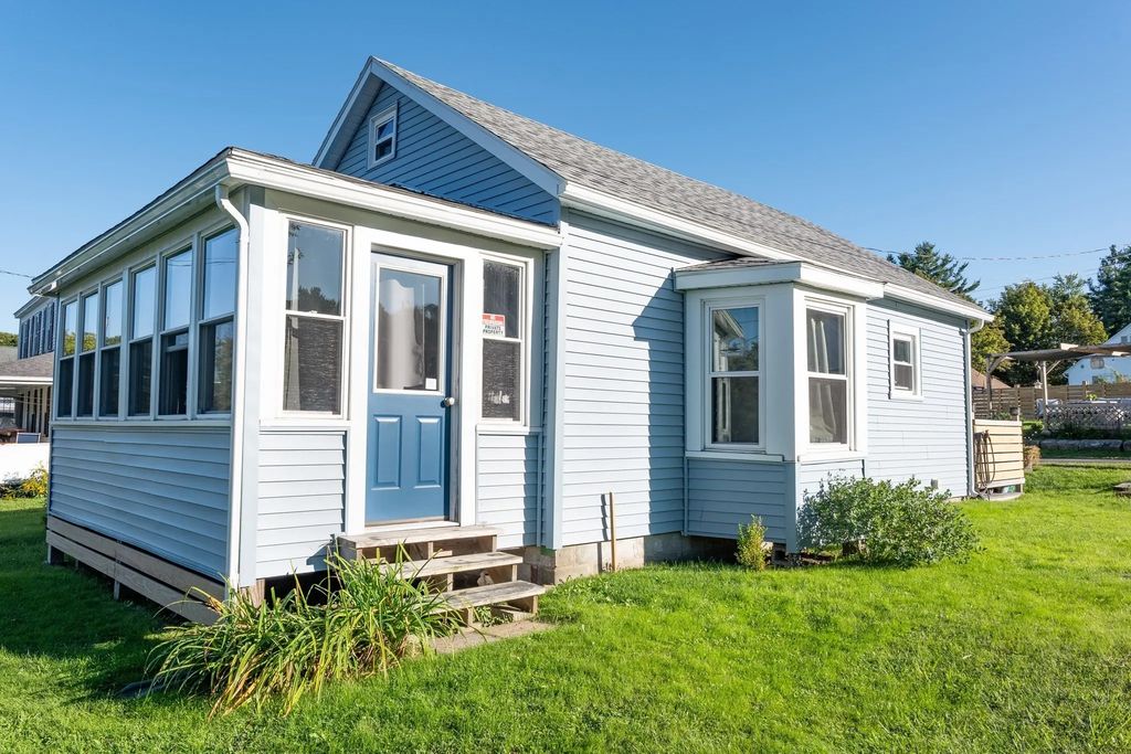 10 Russell Stage Rd, Blandford
