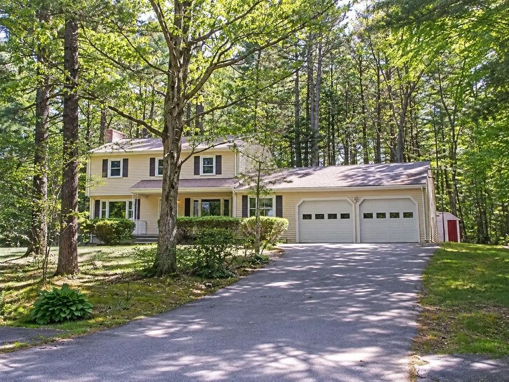 41 Old Stagecoach Rd, Bedford