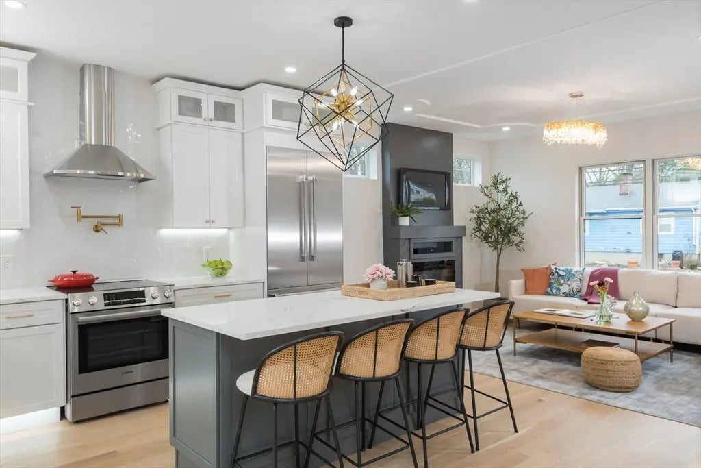 6 Gordon Rd, Arlington