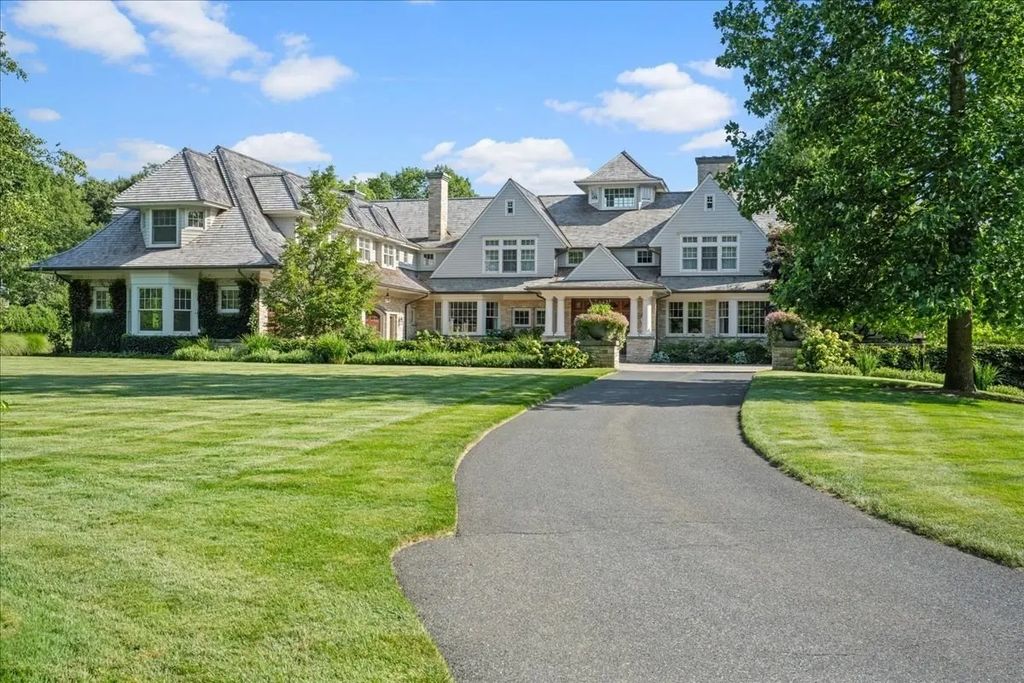31 Sears Rd, Southborough