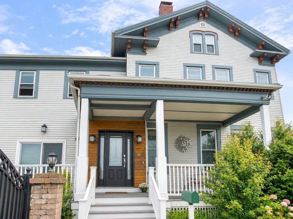 10-12 Bradbury Ave, Medford