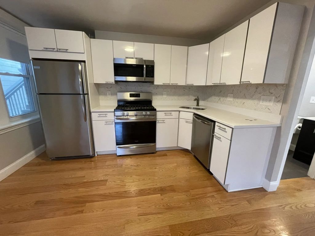 124 Berkshire St #4, Cambridge
