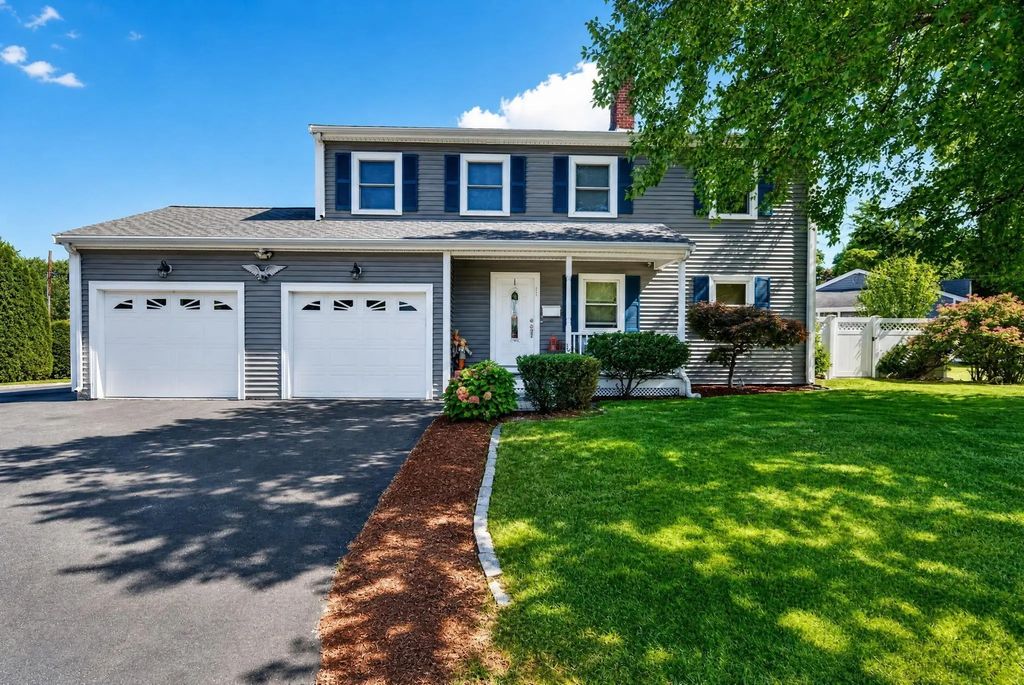 11 Pilgrim Rd, Woburn