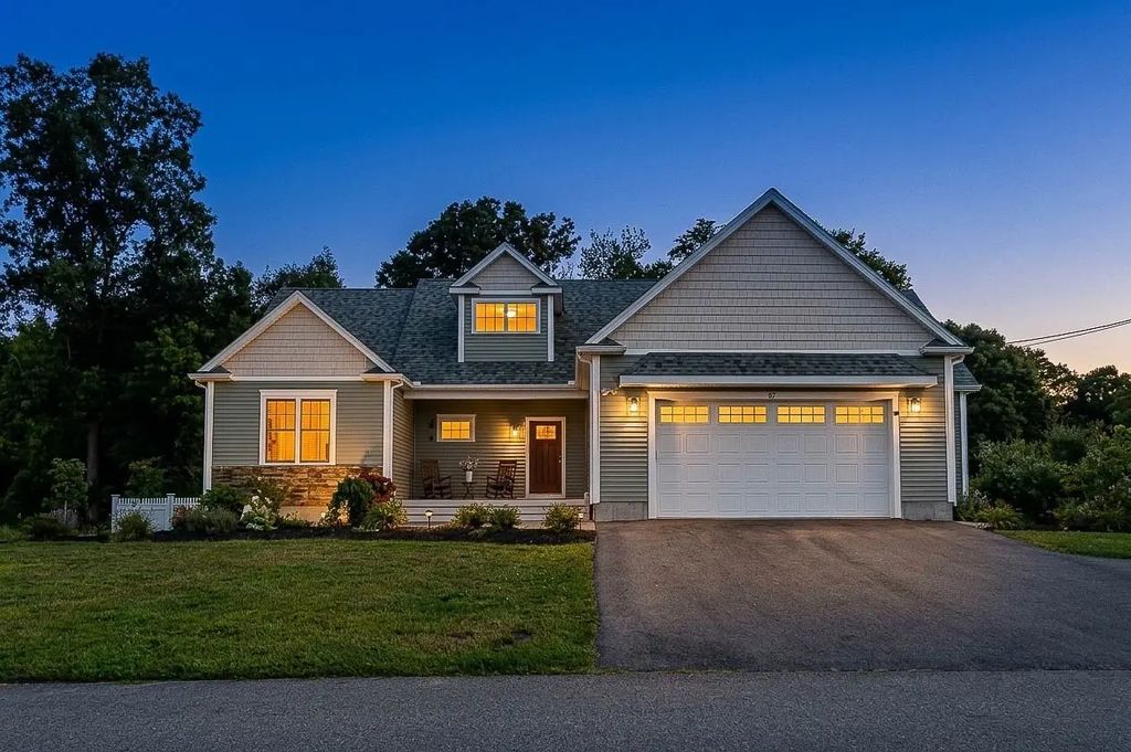 67 Colts Way, Attleboro