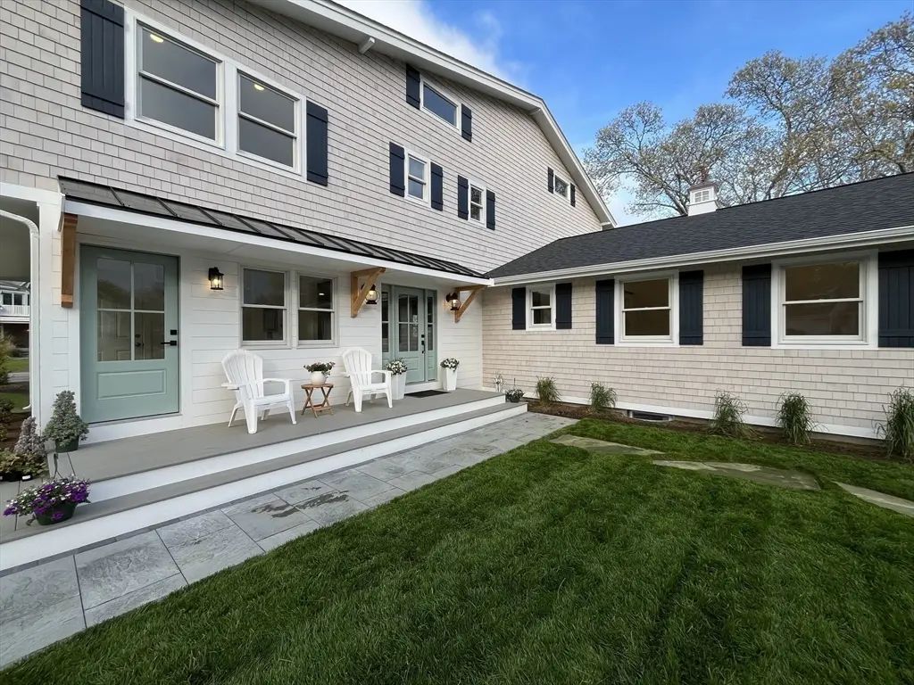 531 Menauhant Rd, Falmouth