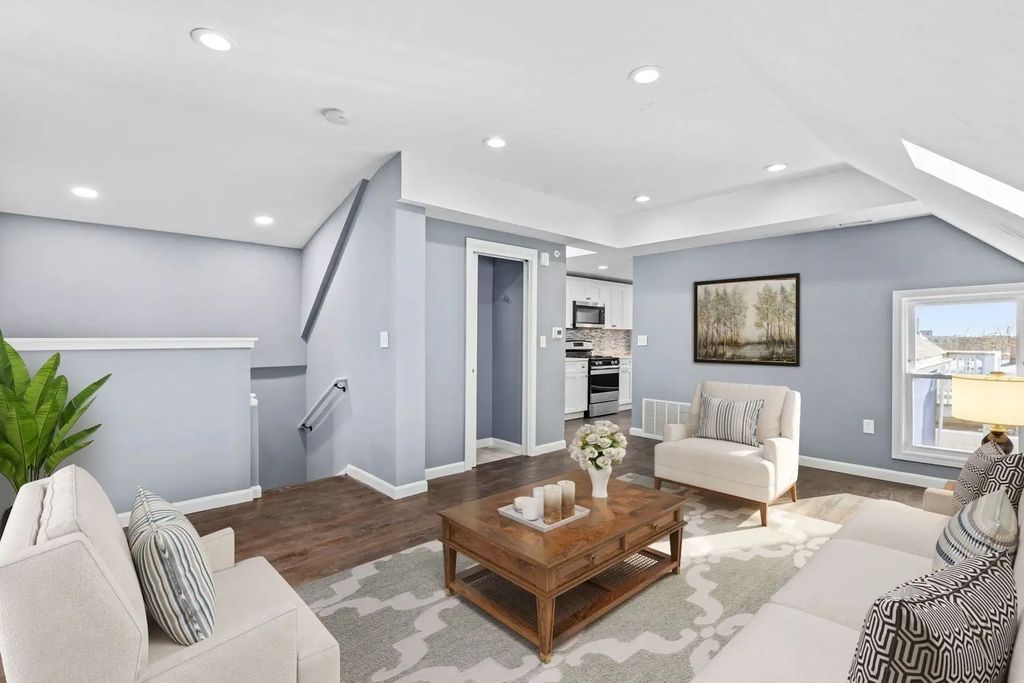 167 Lexington St #3, Boston
