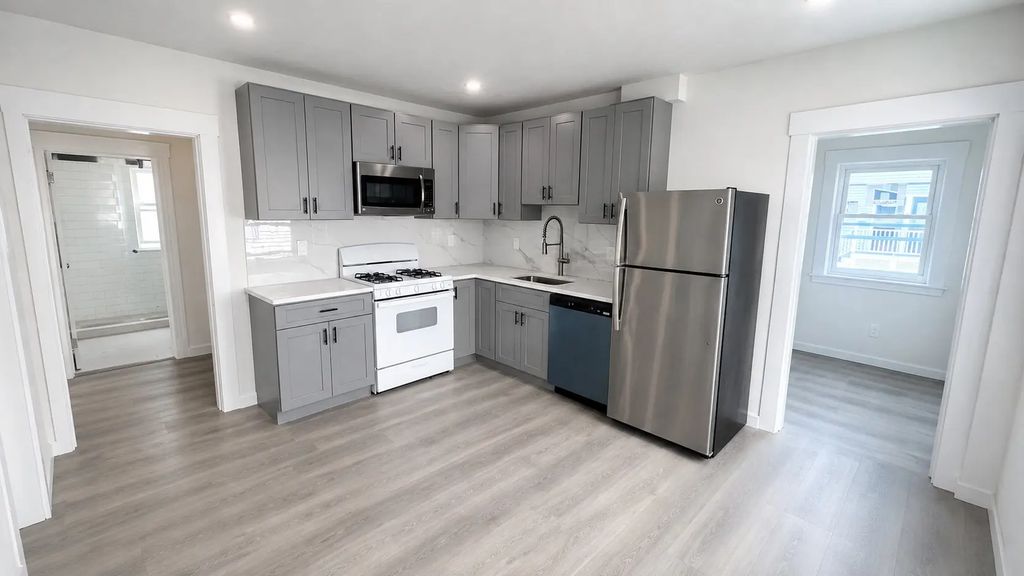 17 Lowe St #1, Quincy