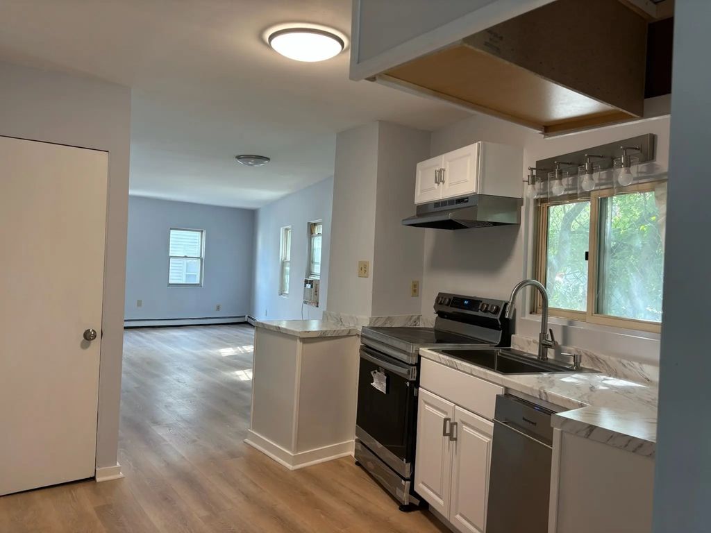 17 Howell Ct., Chelsea