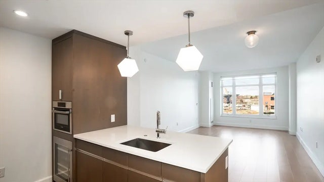 100 Lovejoy Wharf #4h, Boston