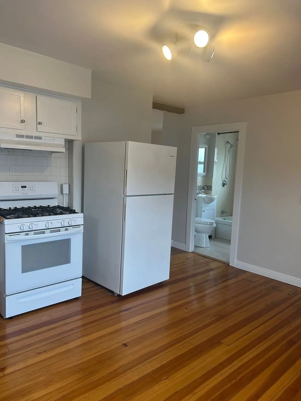 23 Roundy St #2, Beverly