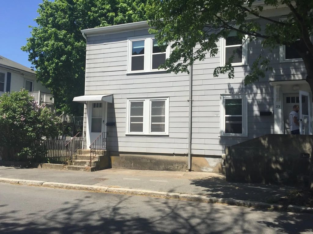 23 Roundy St #2, Beverly