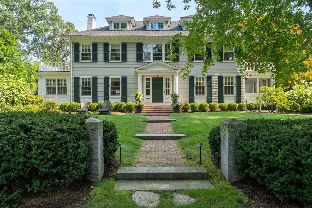 32 Arlington Road, Wellesley