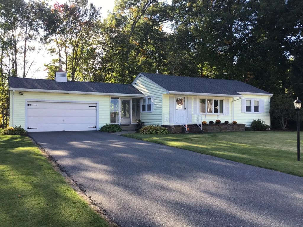 24 Lewis Rd, North Attleboro