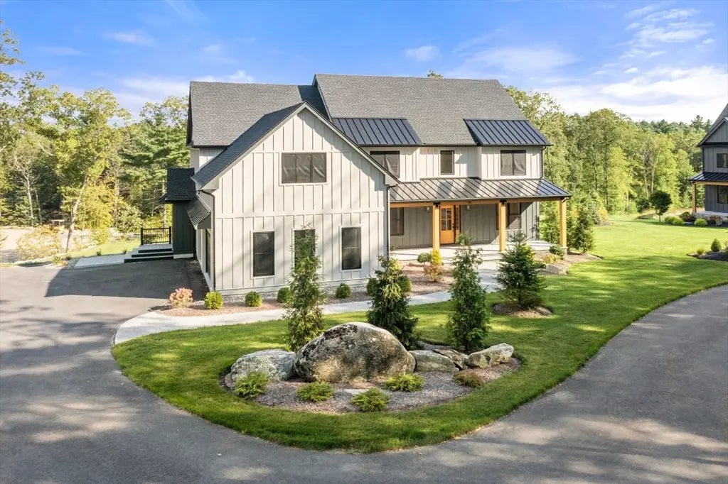 15 Whisper Way, Hopkinton