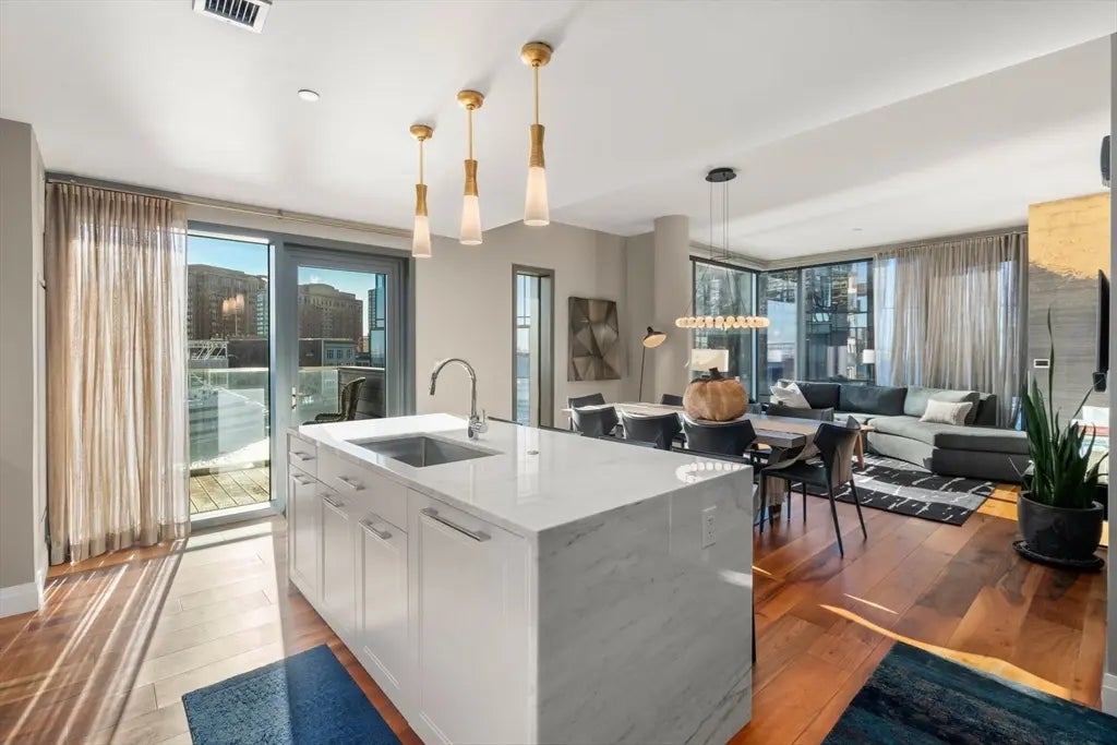 300 Pier 4 Blvd #6m, Boston