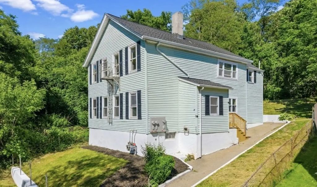 409 Crescent St, Fall River