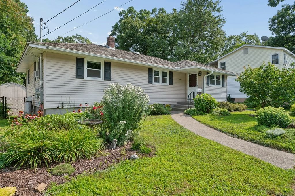 11 Greybert Ln, Worcester