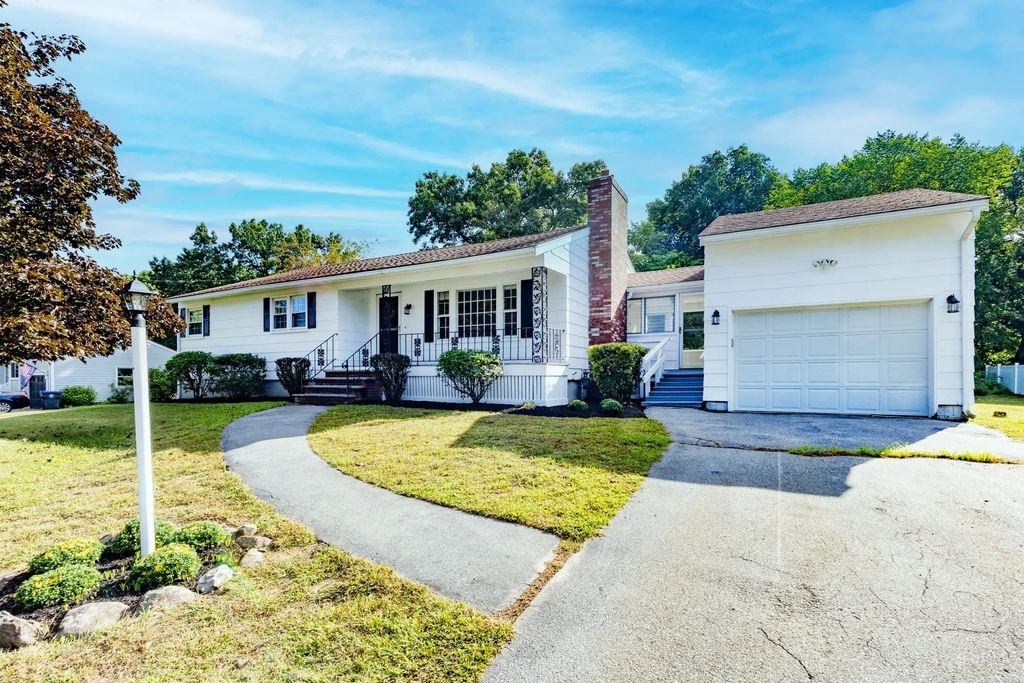 29 Stoney Brook Rd, Methuen