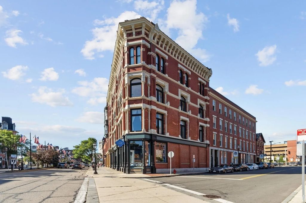 219 Central Street #3e, Lowell