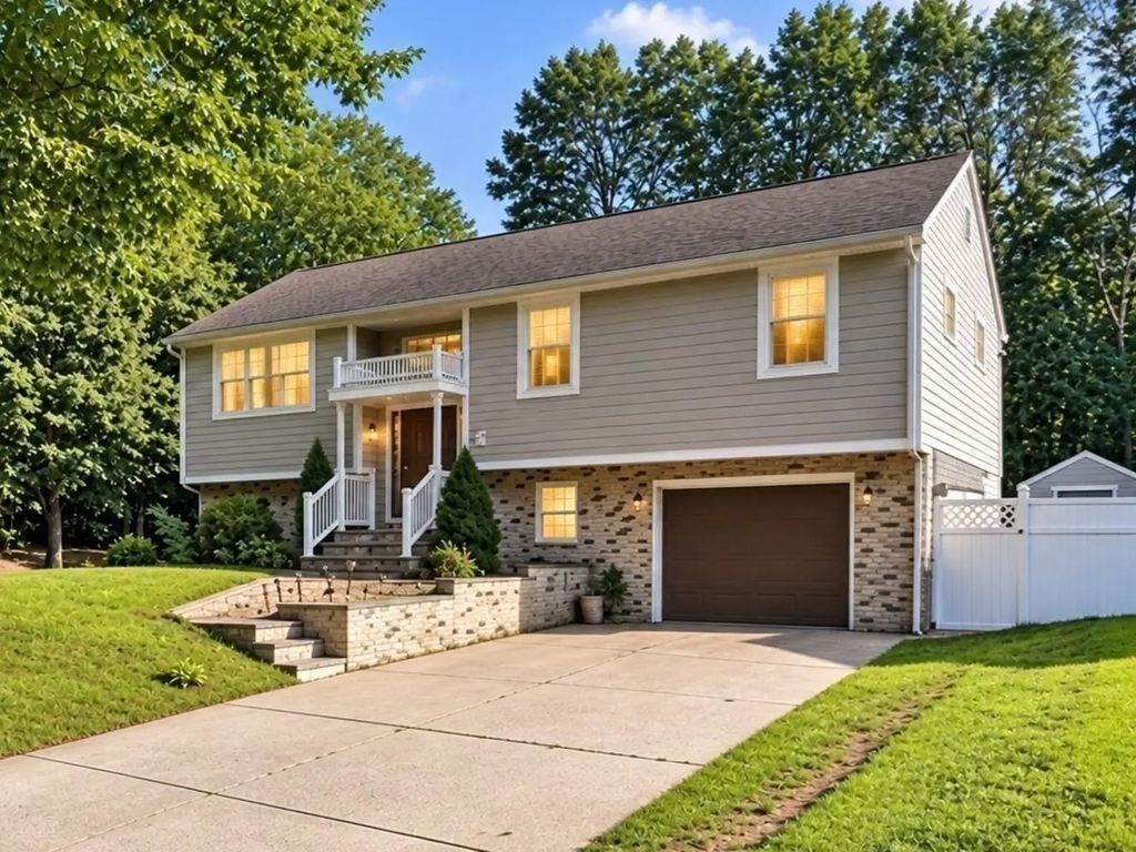 2 Cutter Ln, Dartmouth