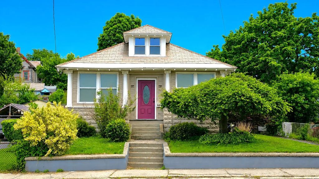 21 River St, North Adams