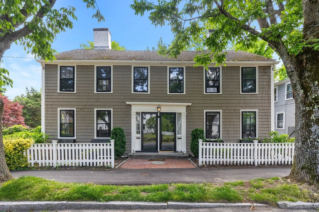 210-212 North St, Hingham