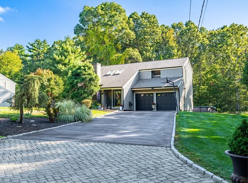 10 Quaker Ln, Swansea