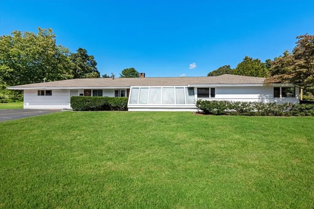 4 Richard Rd, Hingham