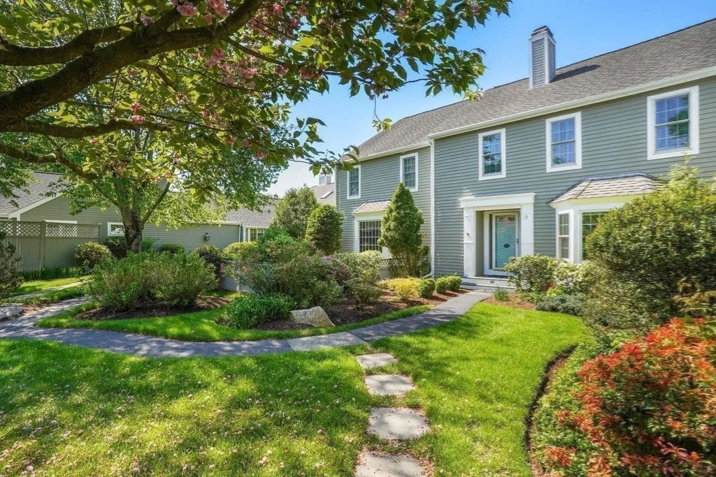 22 Floret Circle #22, Hingham
