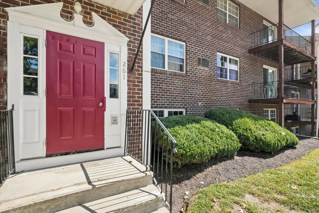 261 Boston Post Rd East #4, Marlborough