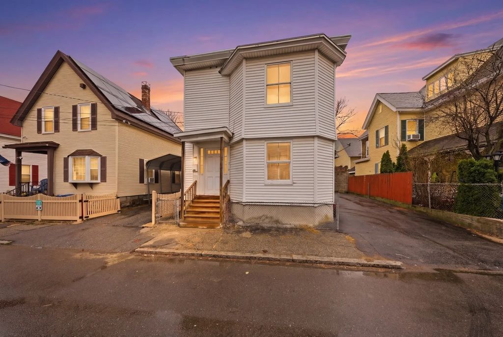 70 Pleasant St, Lowell