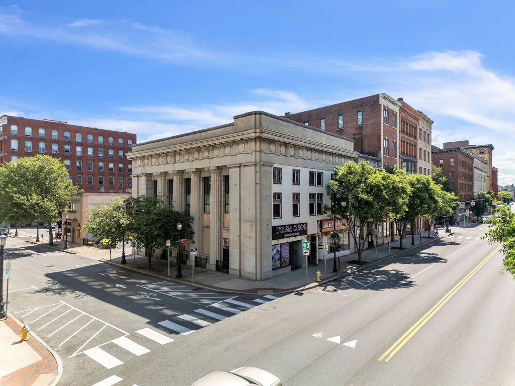 1675 Main St, Springfield