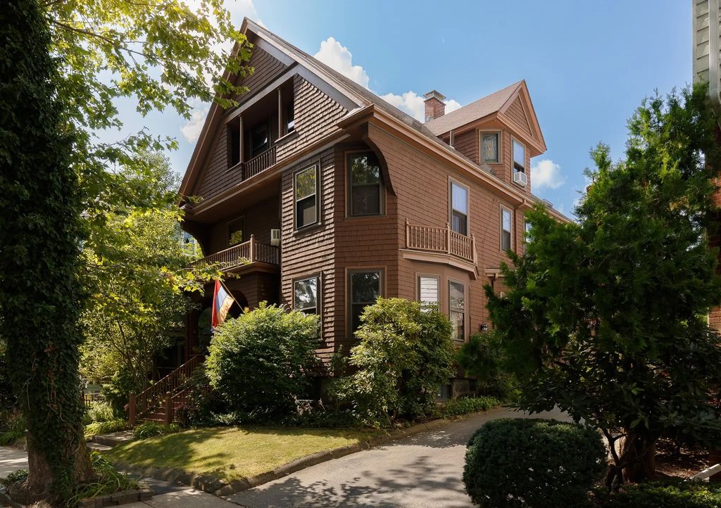 3 Moultrie St, Boston