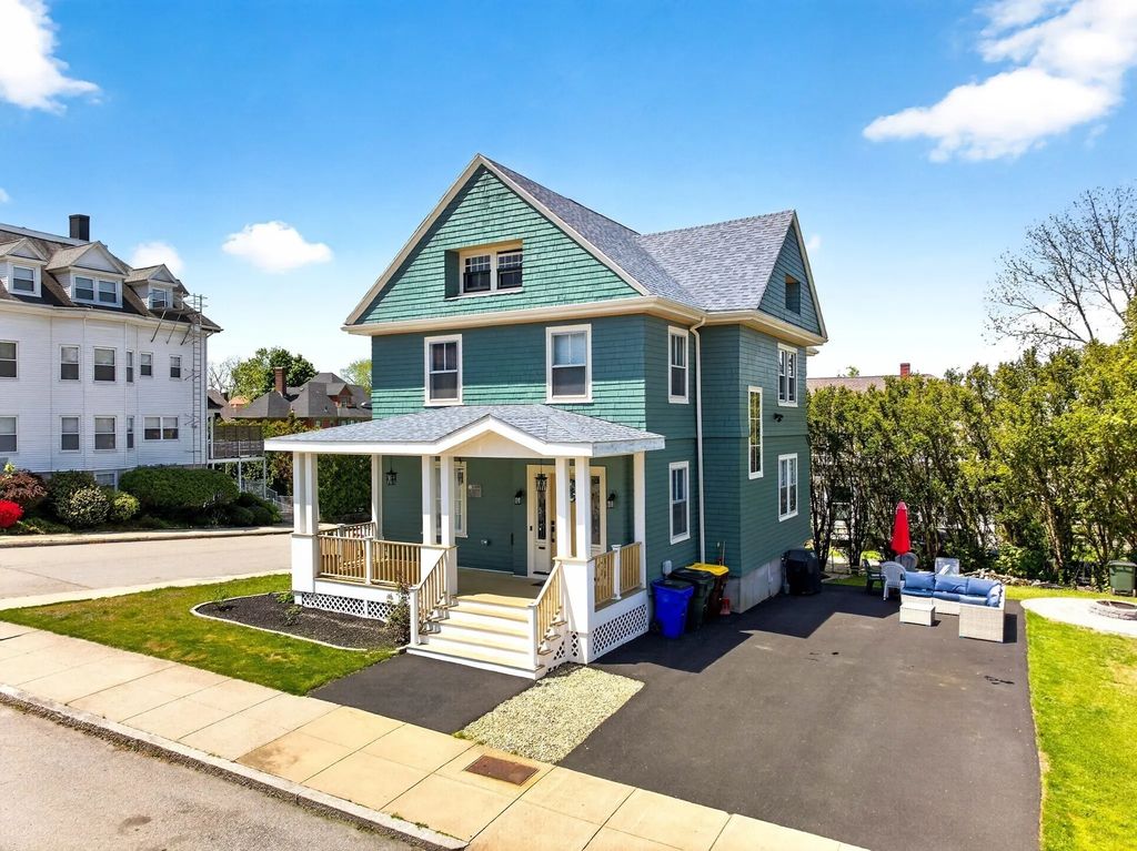 710 High St, Fall River