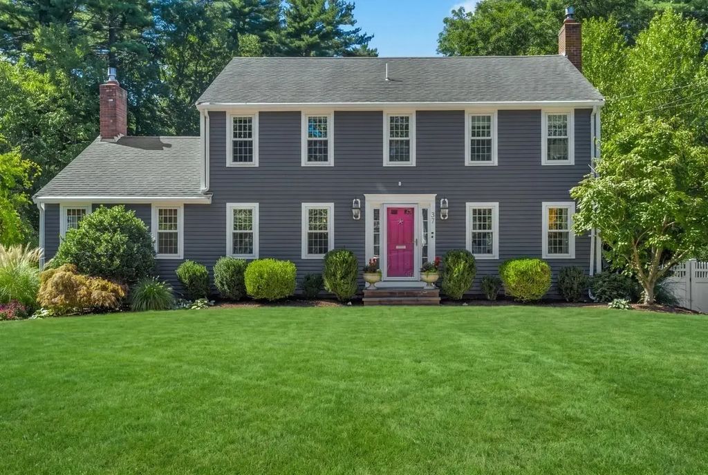 37 Stagecoach Rd, Hingham