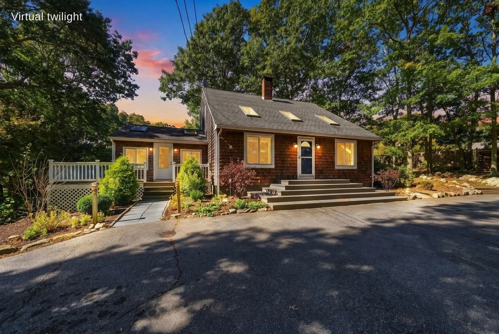 171 Crandall Rd, Tiverton