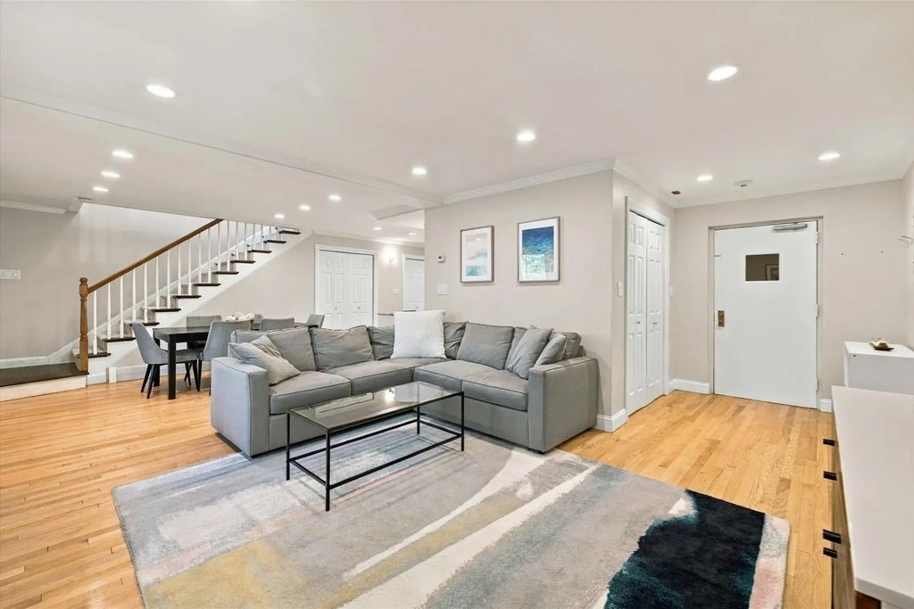 16 Addington #21, Brookline