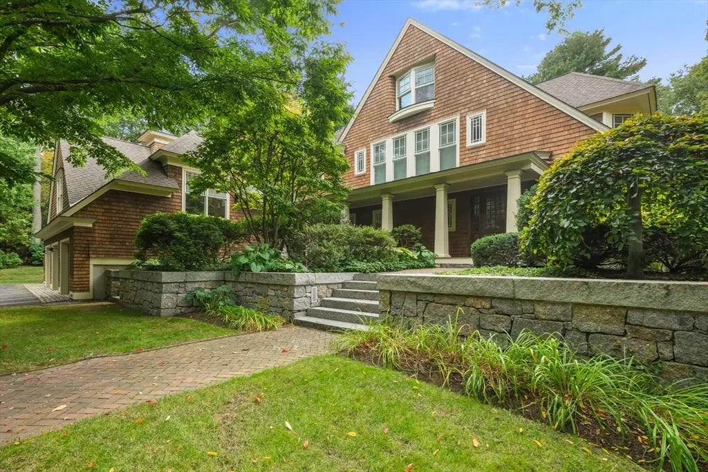 2 Candleberry Ln, Weston