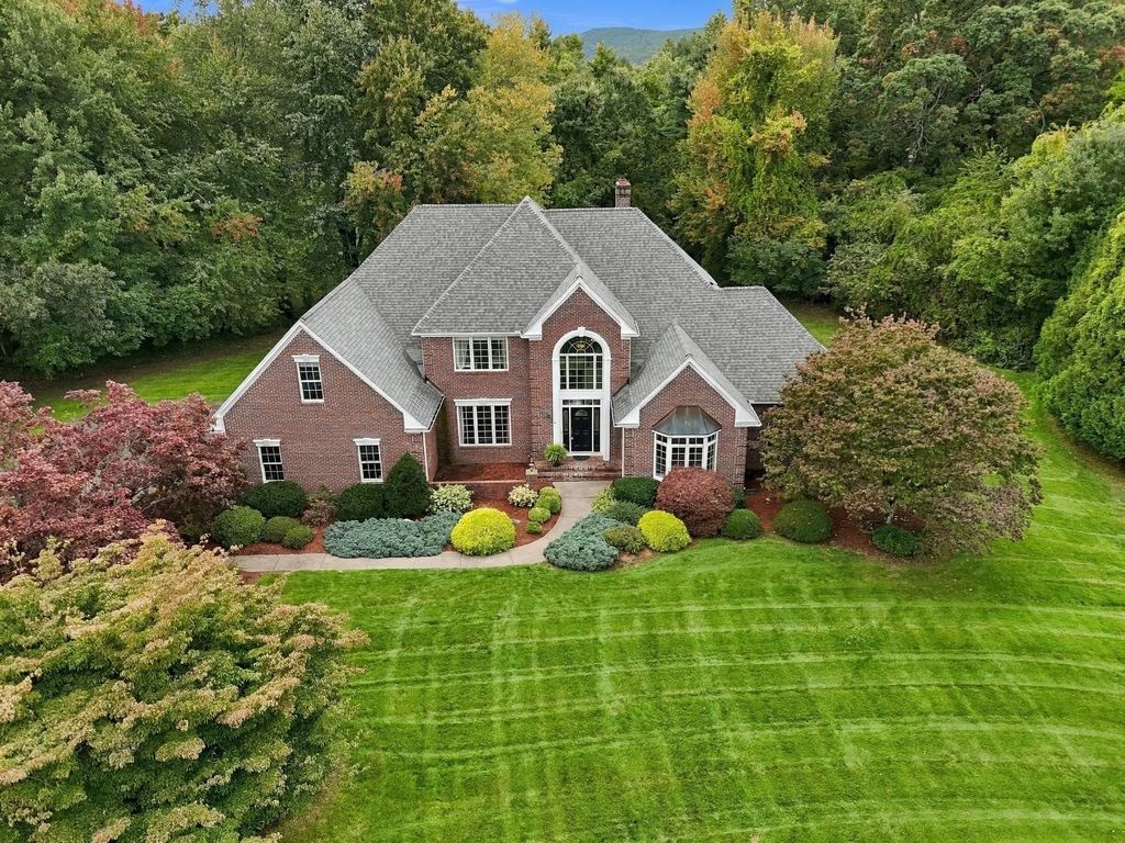 18 Priestly Farms Rd, South Hadley