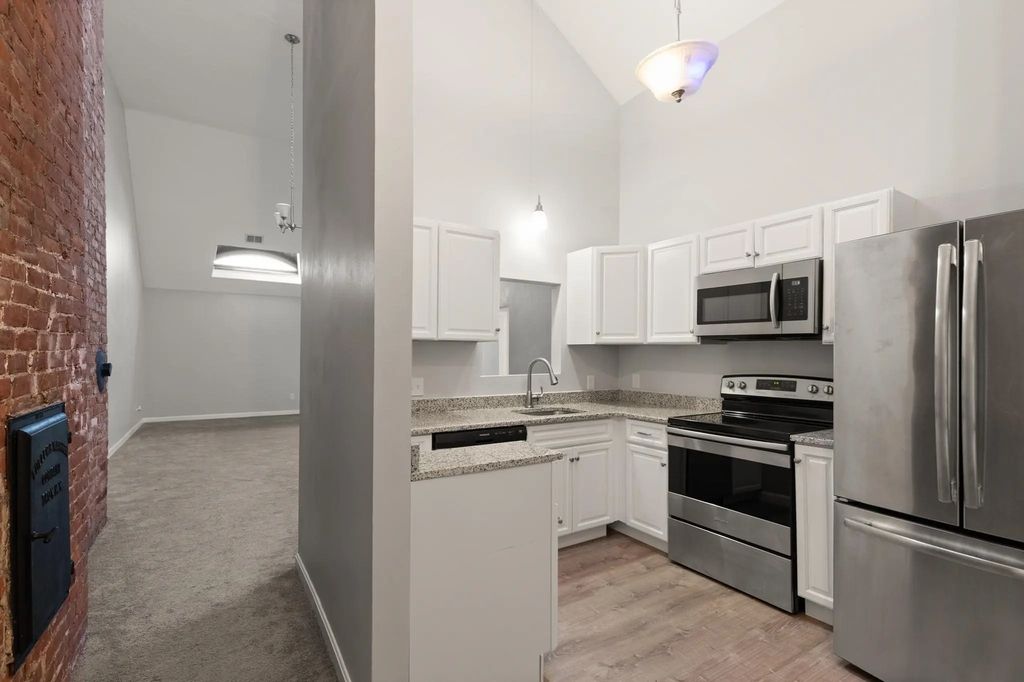 31 Elizabeth St #303, Worcester