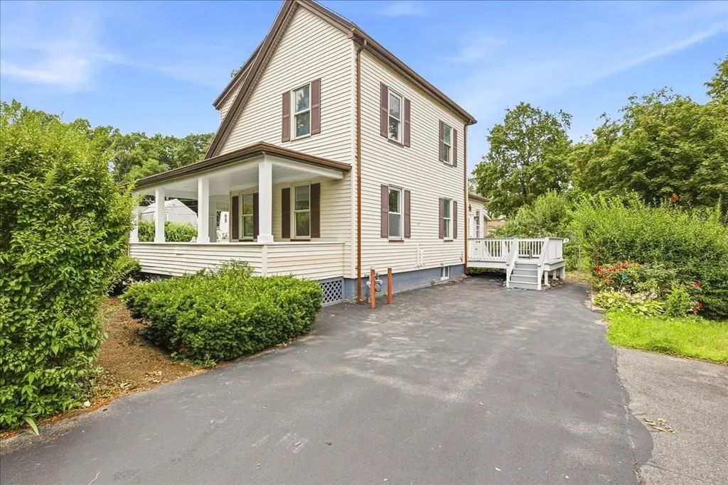 29 Wentworth Ave, Stoughton